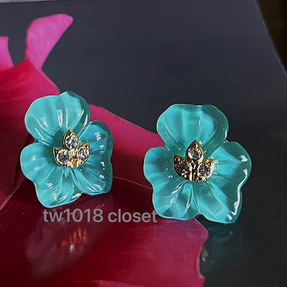 Alexis Bittar Pansy Lucite Petite Post Earring - Picture 3 of 5